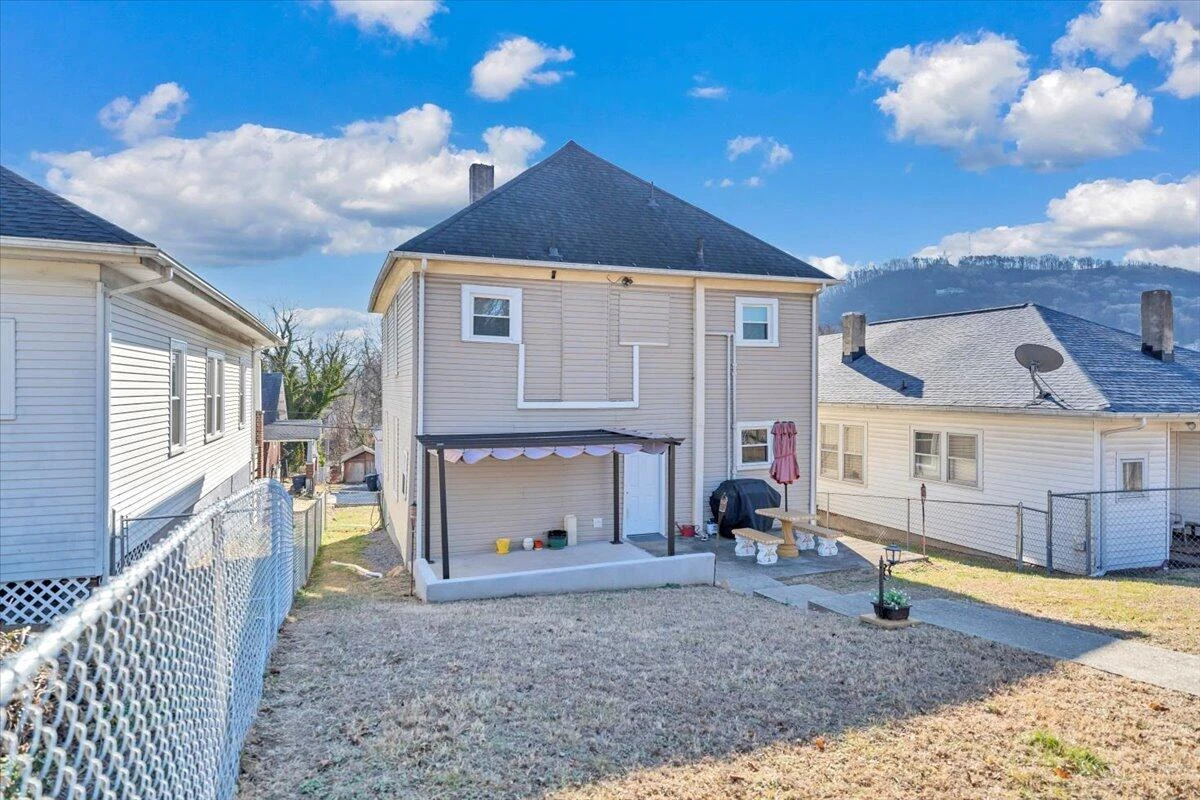 644 Montrose AVE - Photo 49
