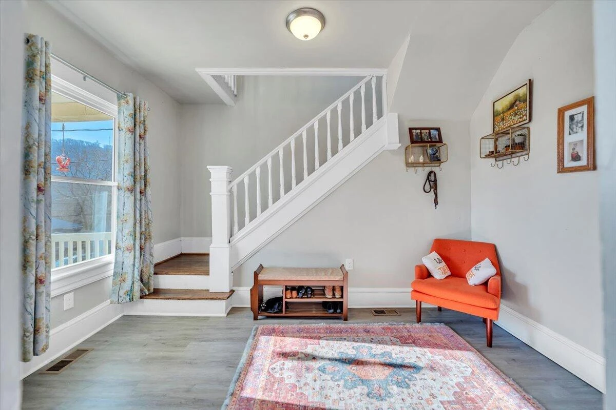 644 Montrose AVE - Photo 5