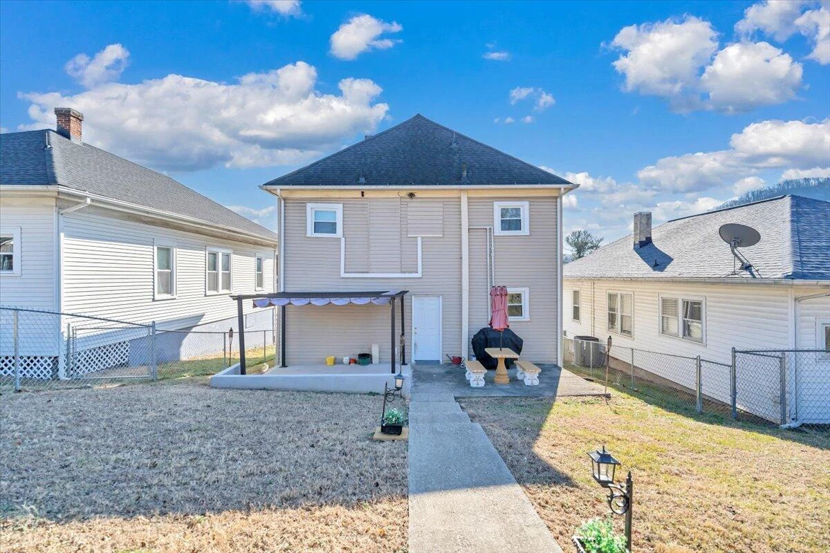 644 Montrose AVE - Photo 51