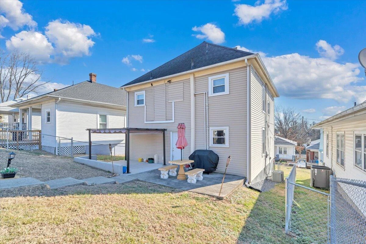 644 Montrose AVE - Photo 52