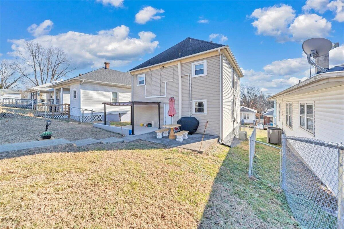 644 Montrose AVE - Photo 53