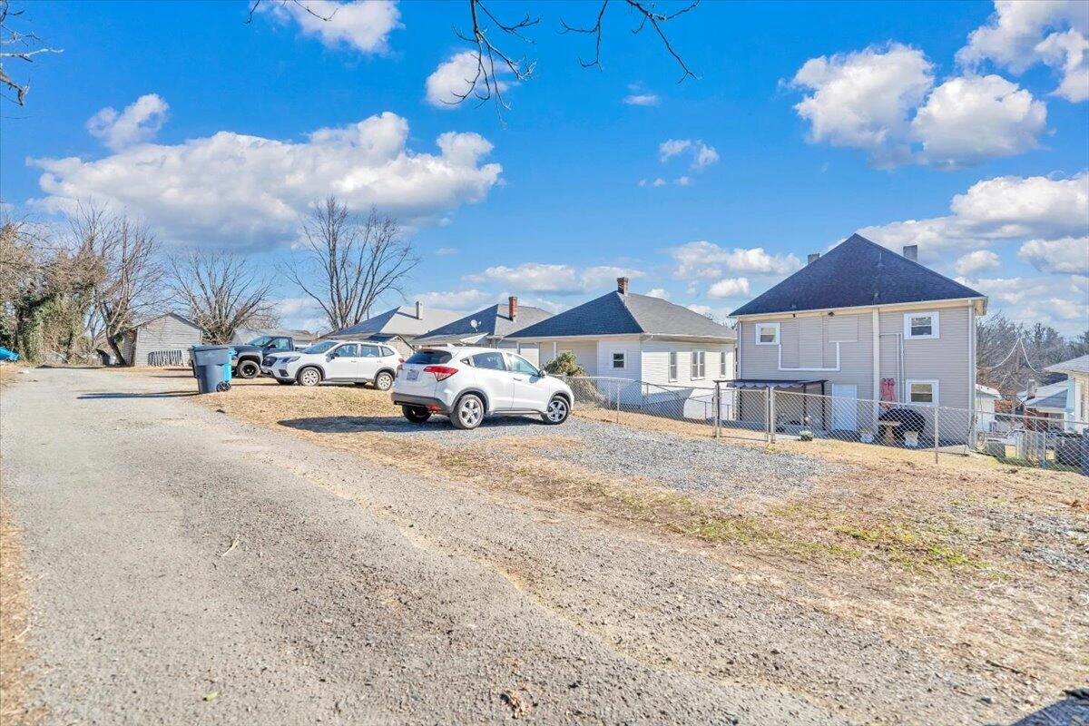 644 Montrose AVE - Photo 54