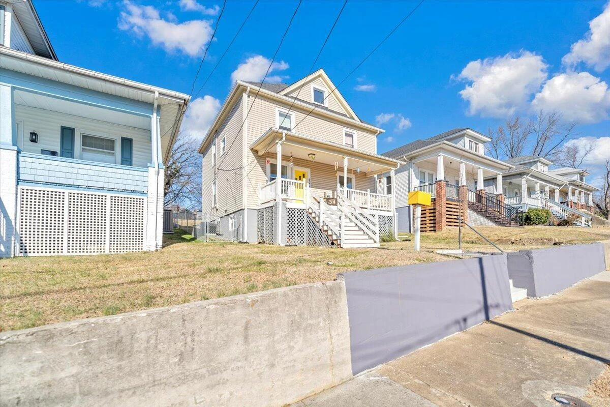 644 Montrose AVE - Photo 57