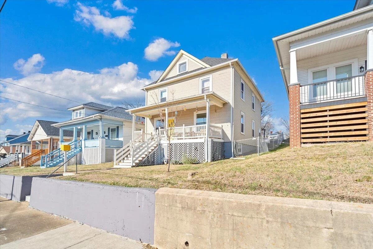 644 Montrose AVE - Photo 59