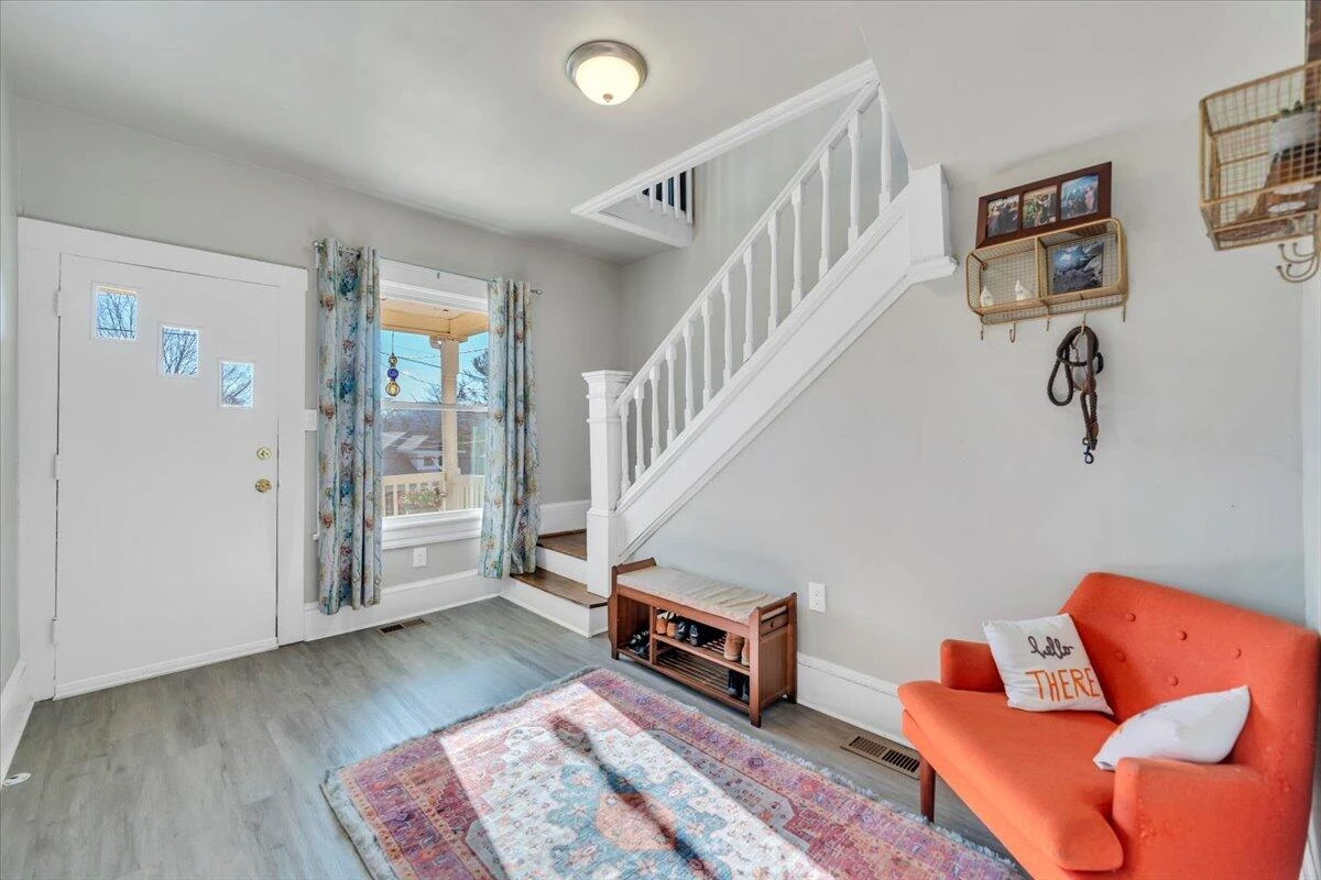 644 Montrose AVE - Photo 6