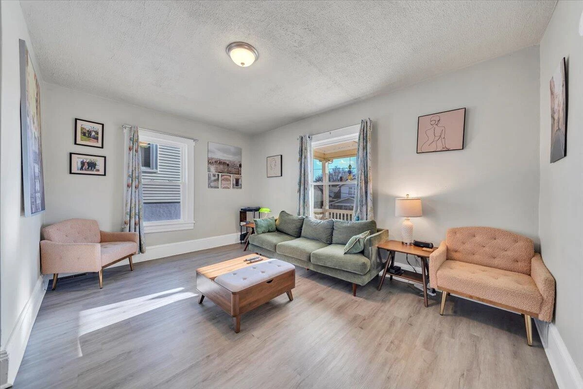 644 Montrose AVE - Photo 7