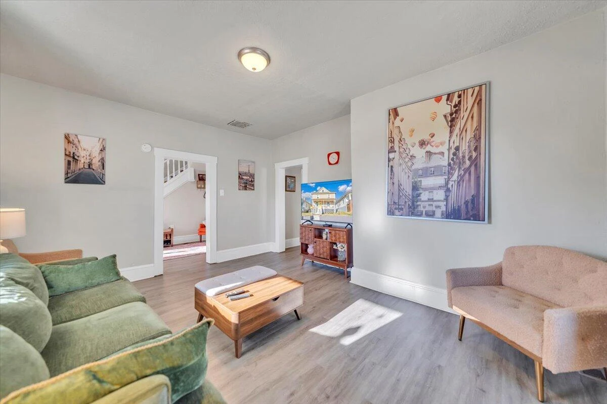 644 Montrose AVE - Photo 9
