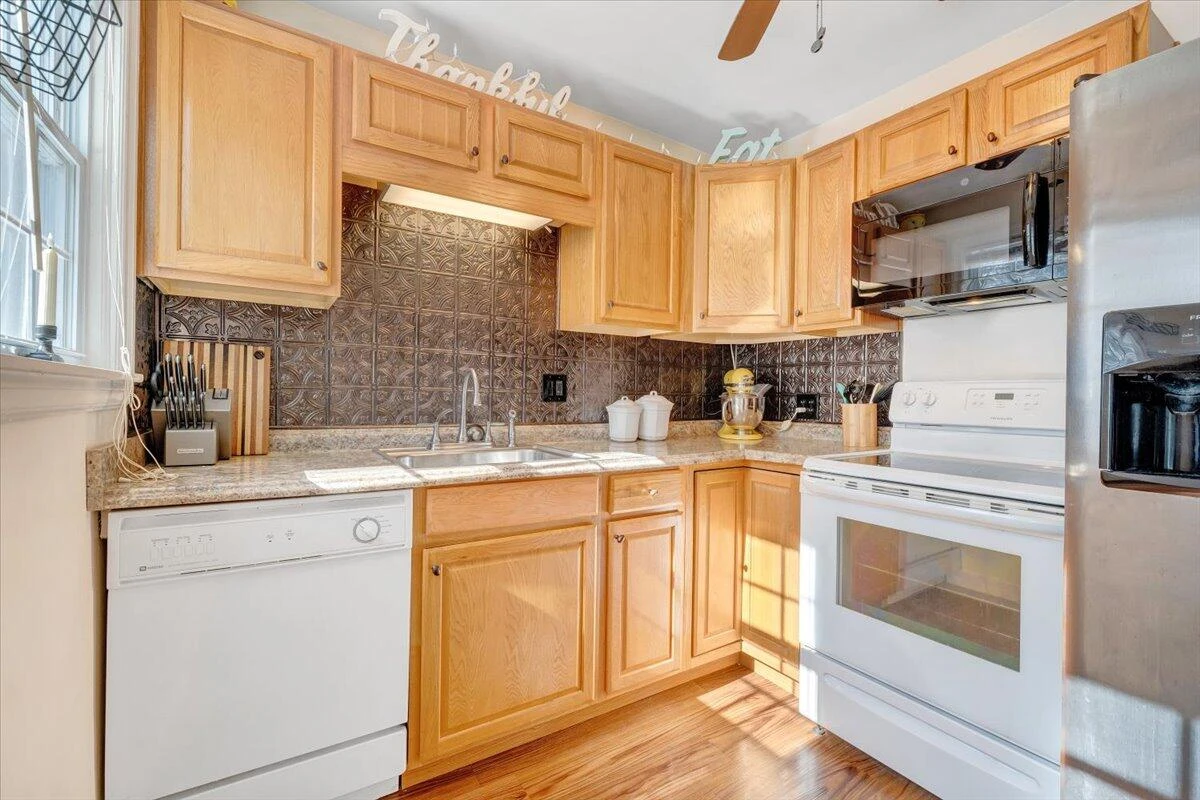 1868 Carlton RD - Photo 15