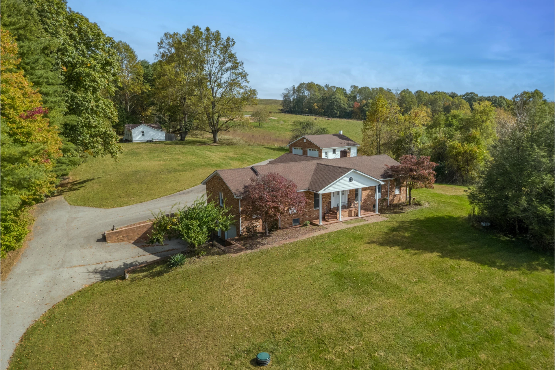 329 Parkway LN - Photo 2
