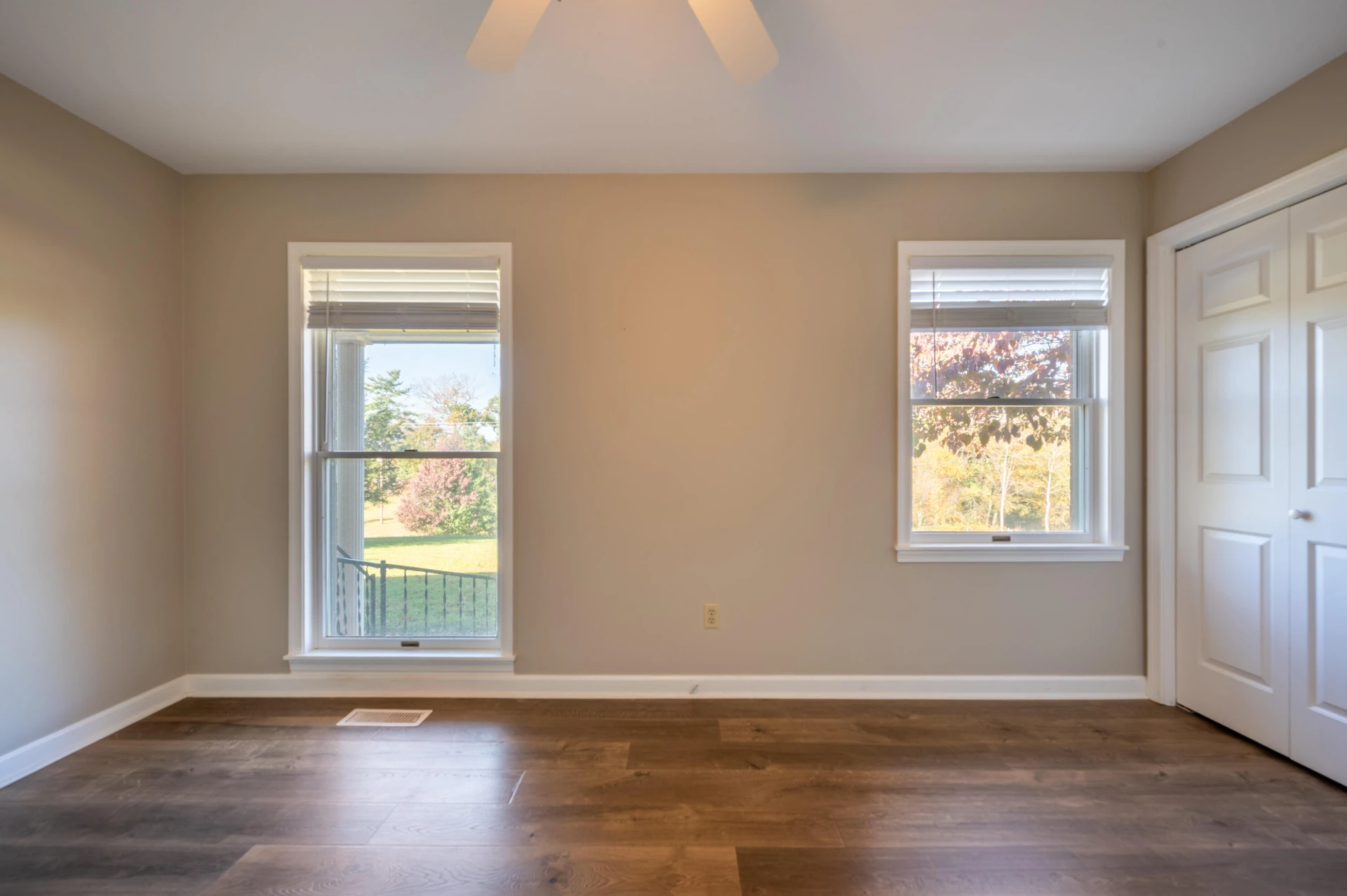 329 Parkway LN - Photo 21