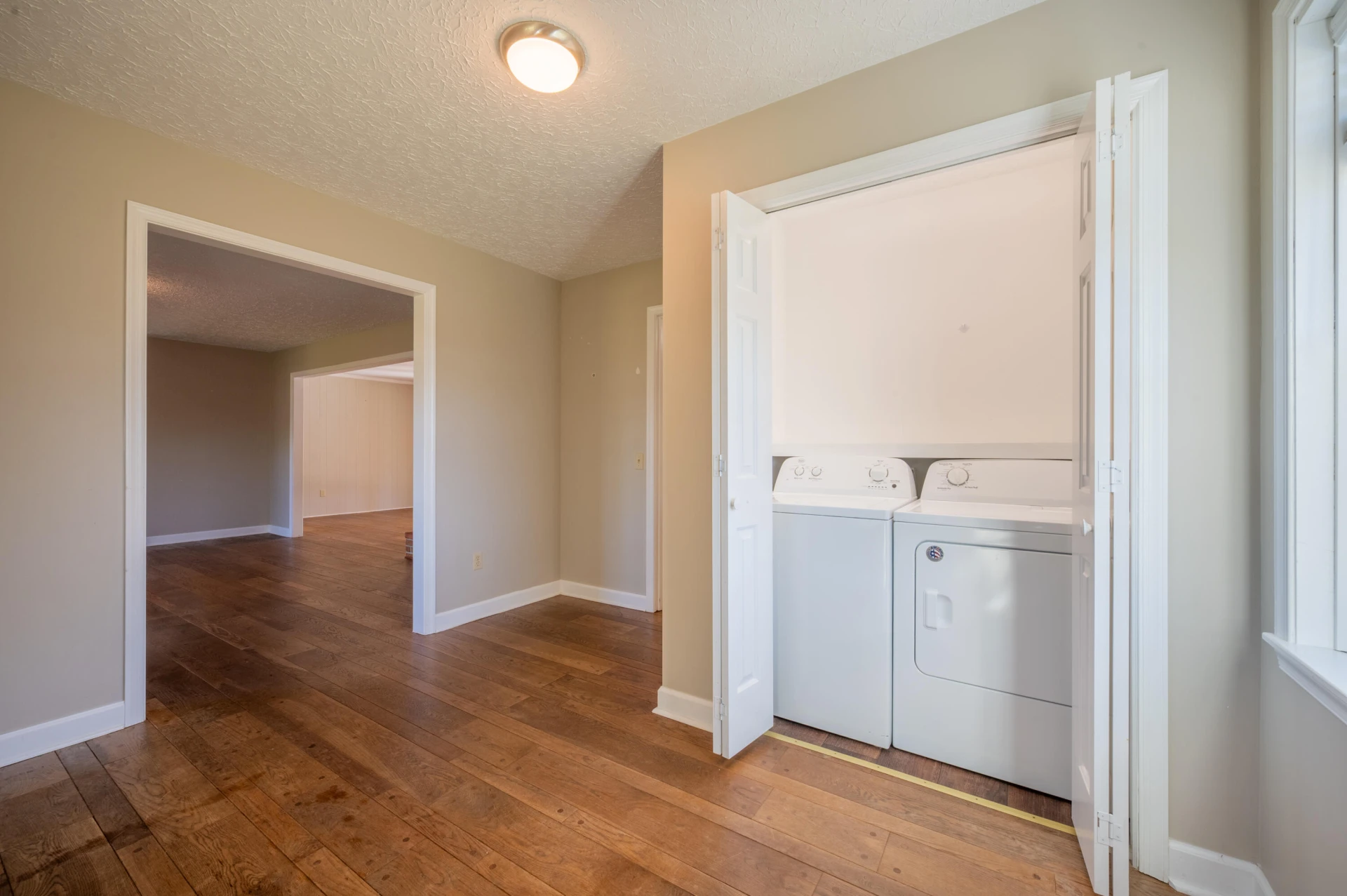 329 Parkway LN - Photo 31