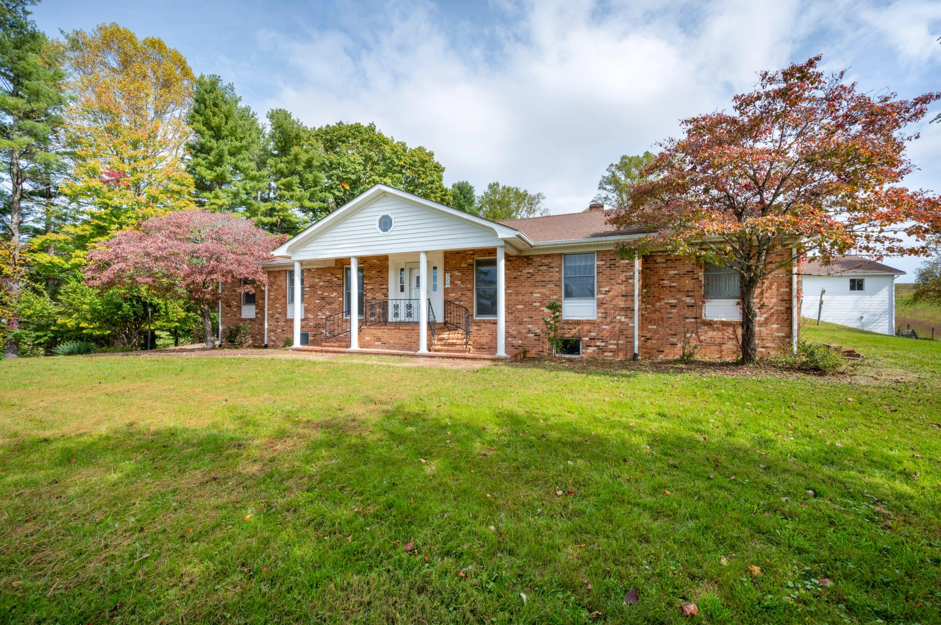329 Parkway LN - Photo 4