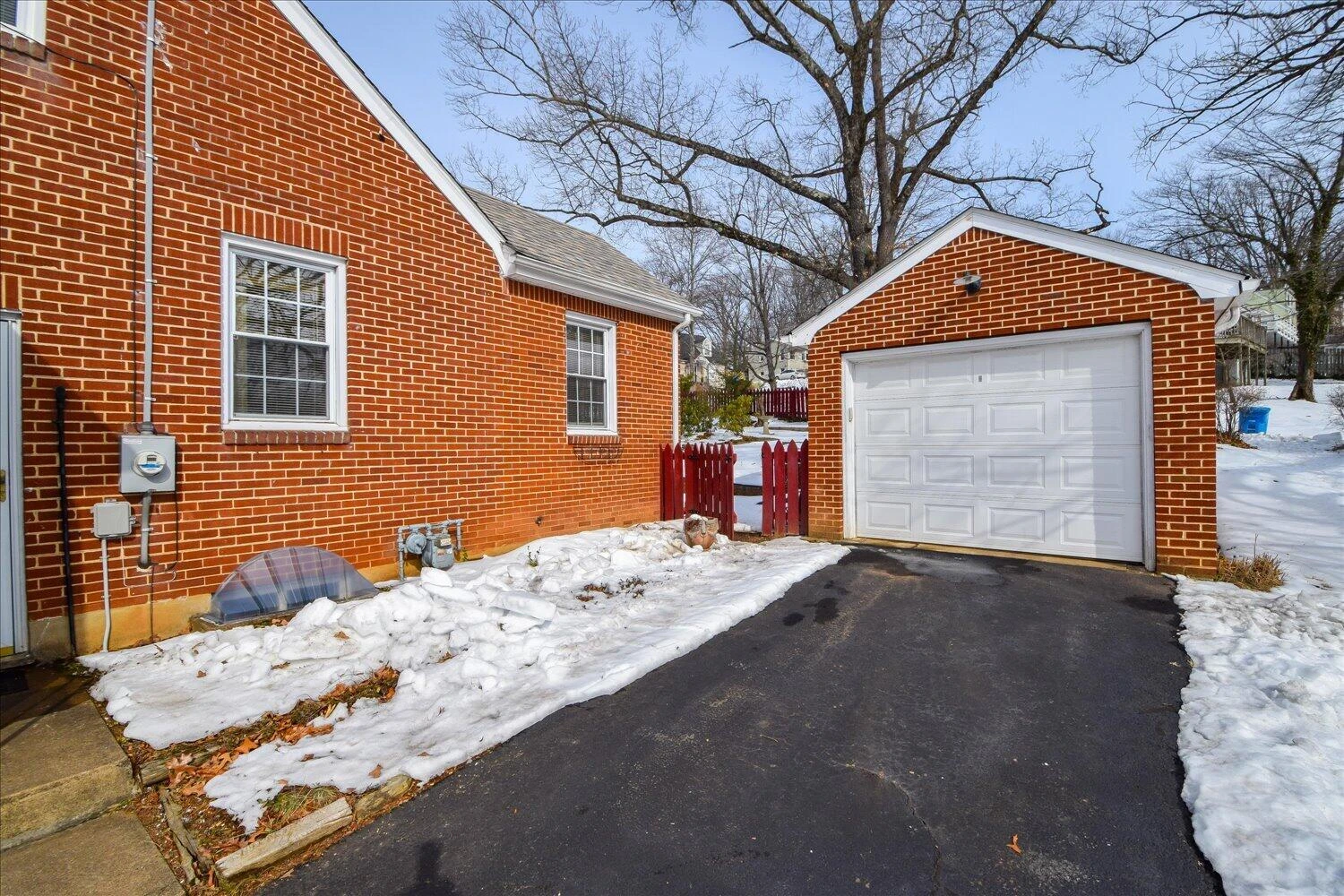 3108 Spring RD - Photo 5