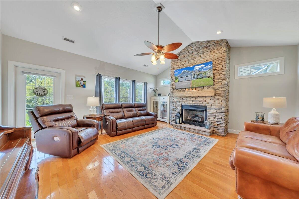 131 Grand Harbour CT - Photo 10