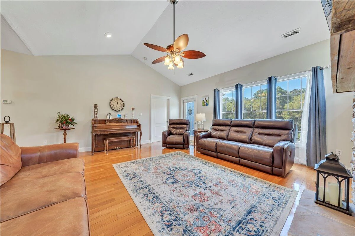 131 Grand Harbour CT - Photo 11