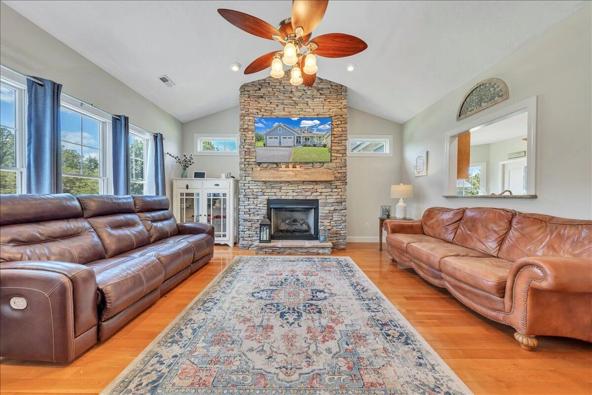 131 Grand Harbour CT - Photo 12