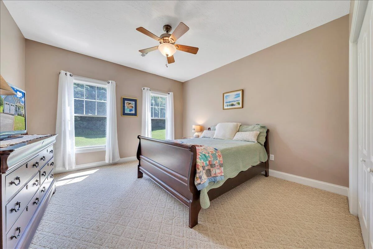 131 Grand Harbour CT - Photo 17