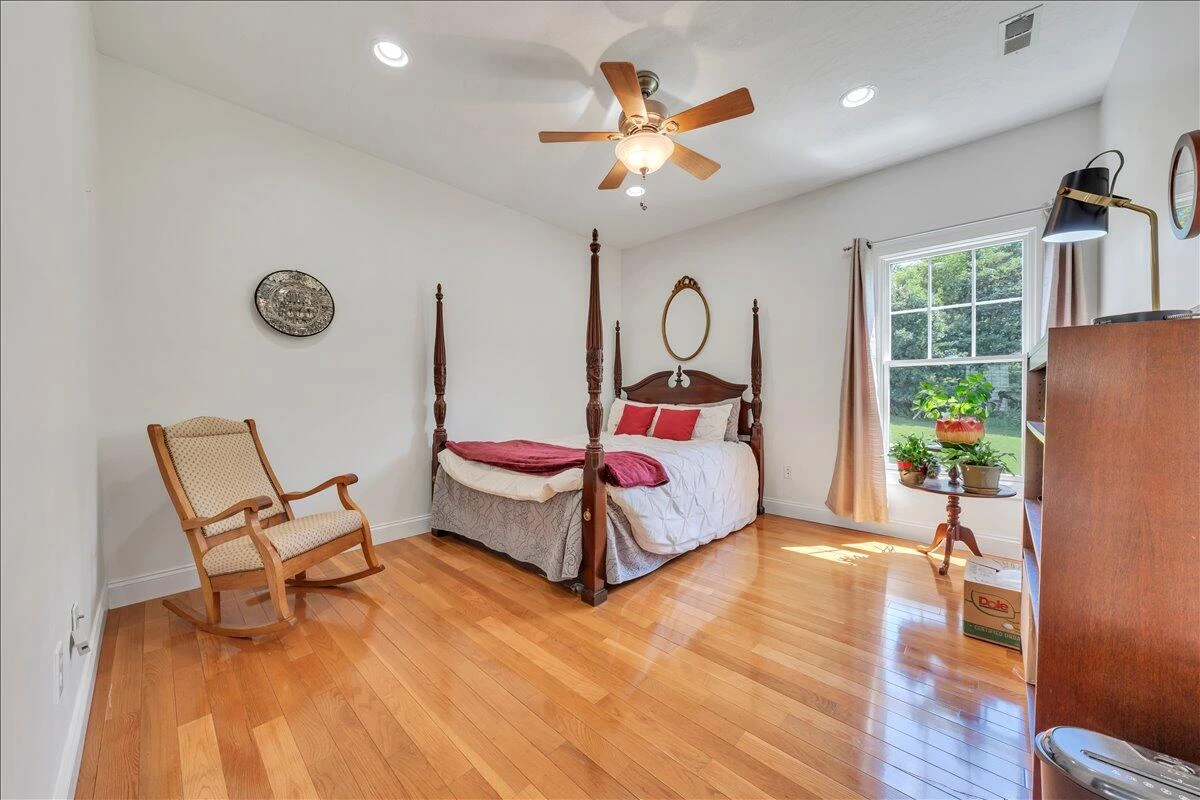 131 Grand Harbour CT - Photo 18