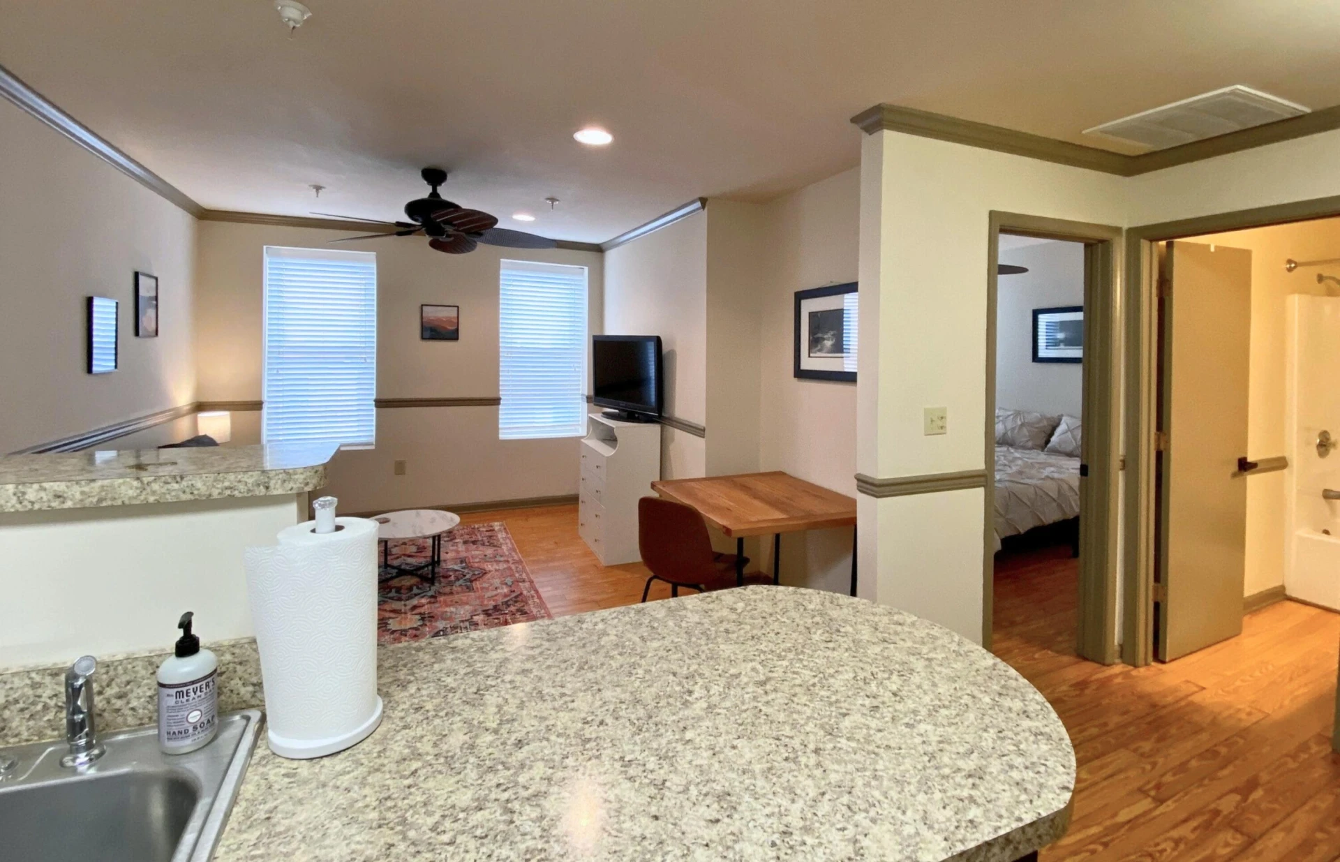 135 Salem AVE - Photo 4