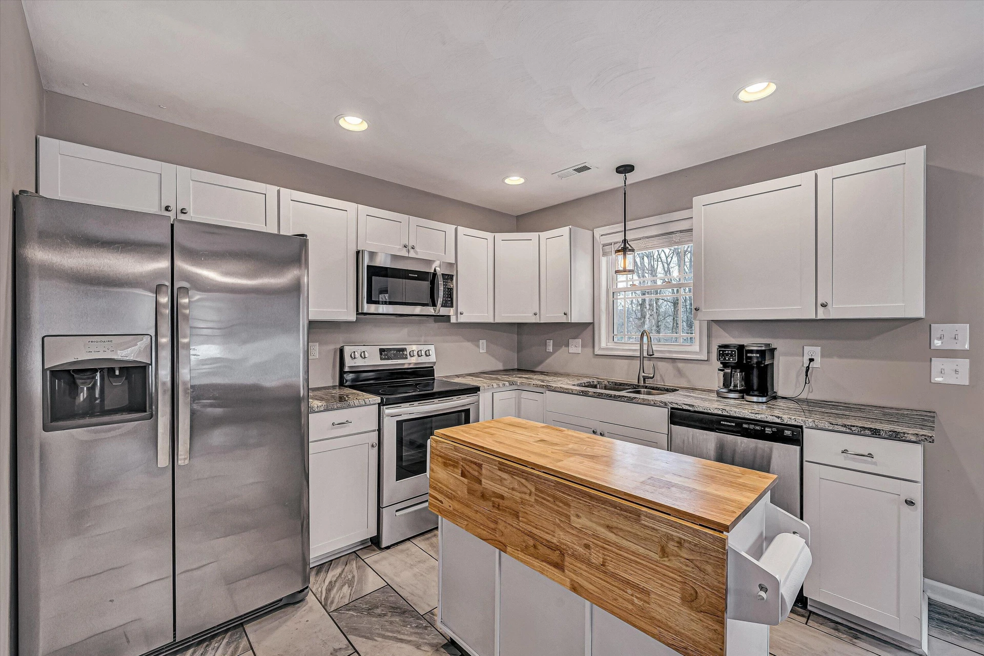 2111 Woodland RD - Photo 8