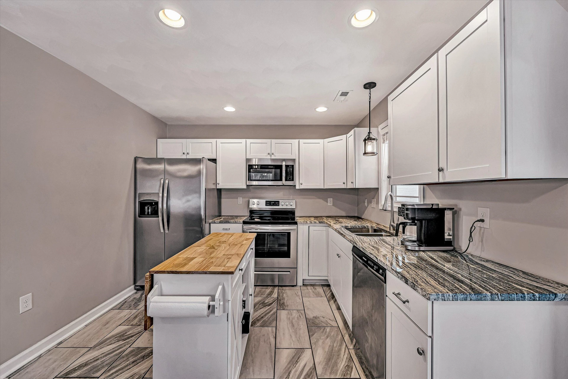 2111 Woodland RD - Photo 9