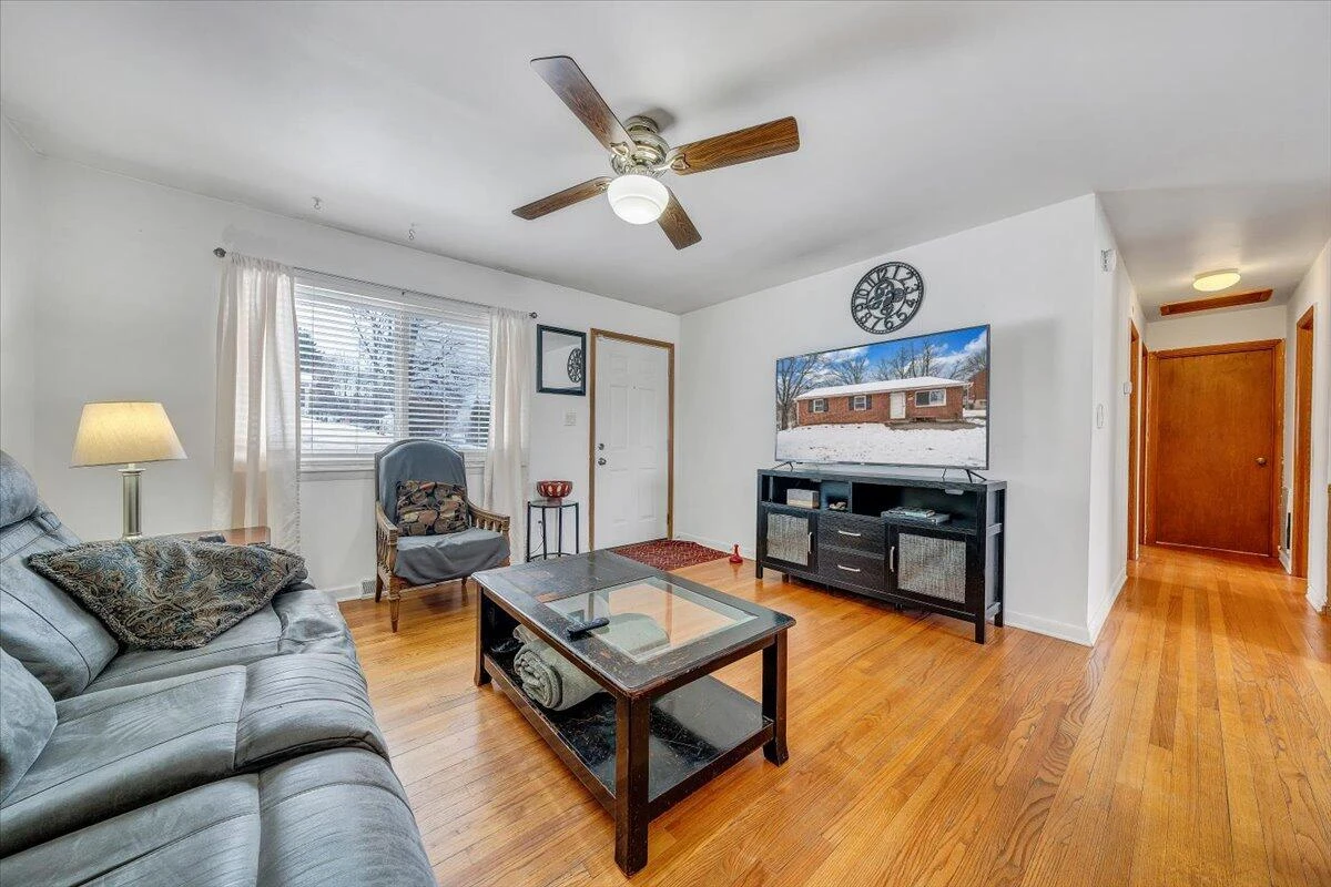 4644 Desi RD - Photo 8