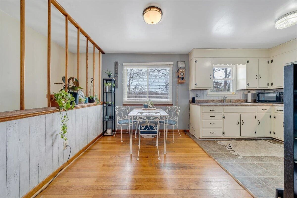 4644 Desi RD - Photo 9