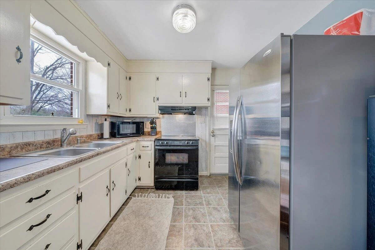 4644 Desi RD - Photo 10