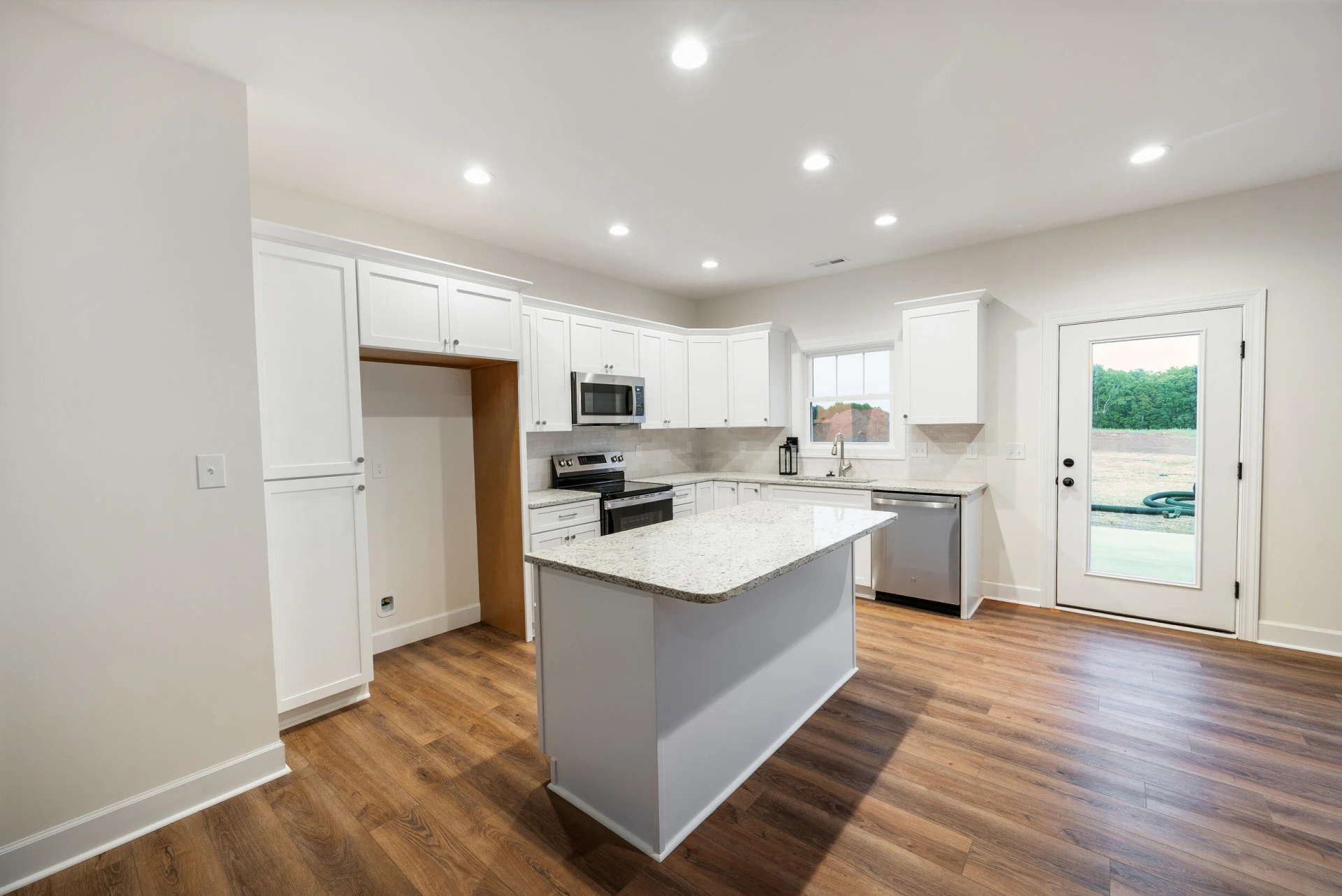 10480 Leesville RD - Photo 5