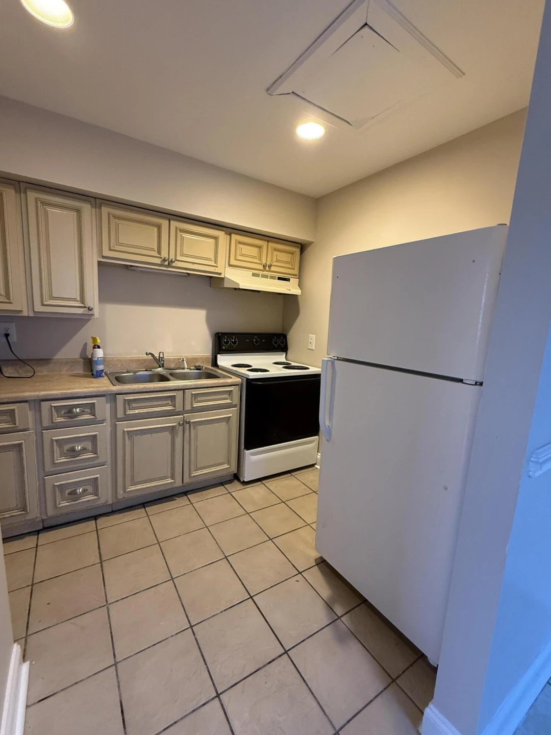 1608 Eastern AVE - Photo 4
