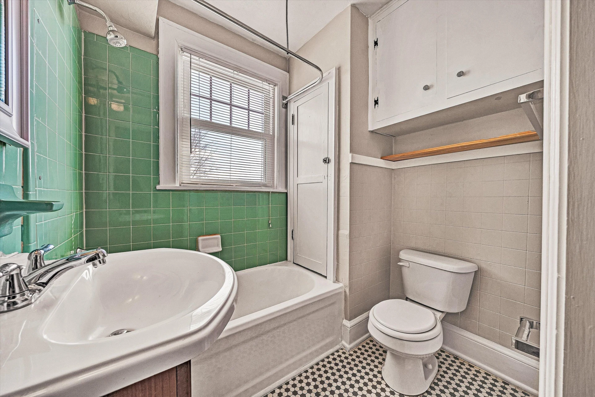 2803 Burton AVE - Photo 11