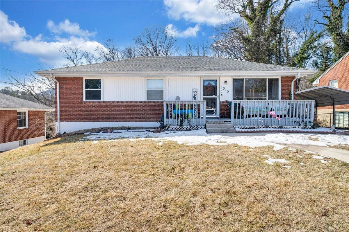 1019 Rosemary AVE