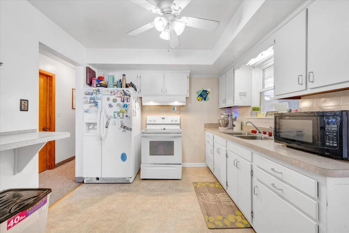 1019 Rosemary AVE - Photo 10