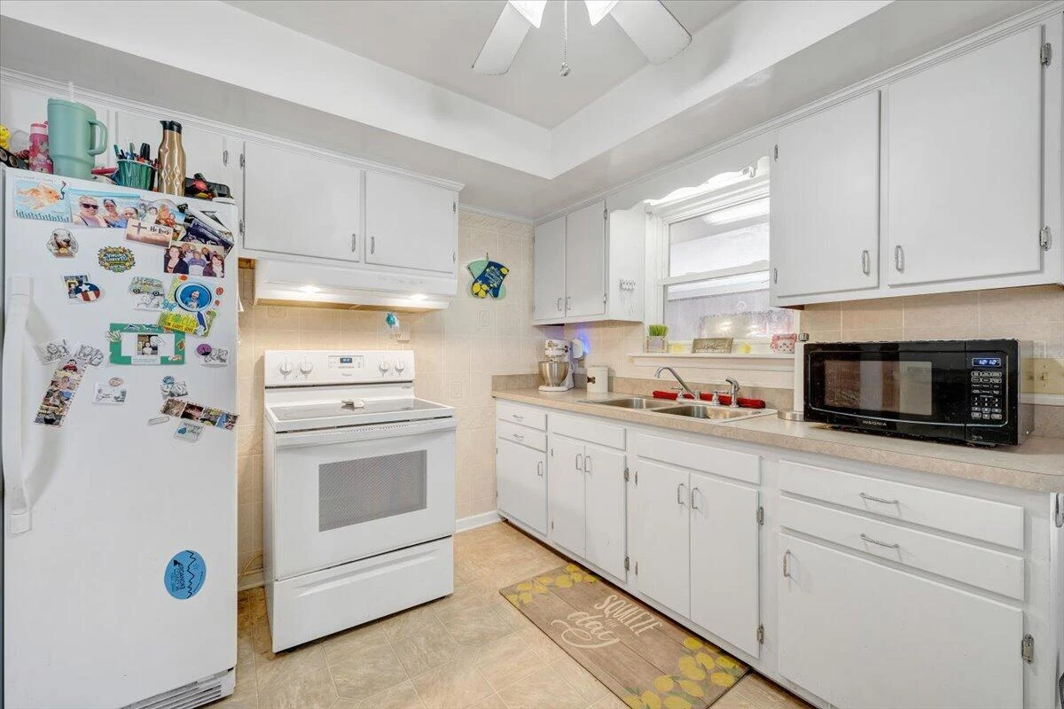 1019 Rosemary AVE - Photo 11