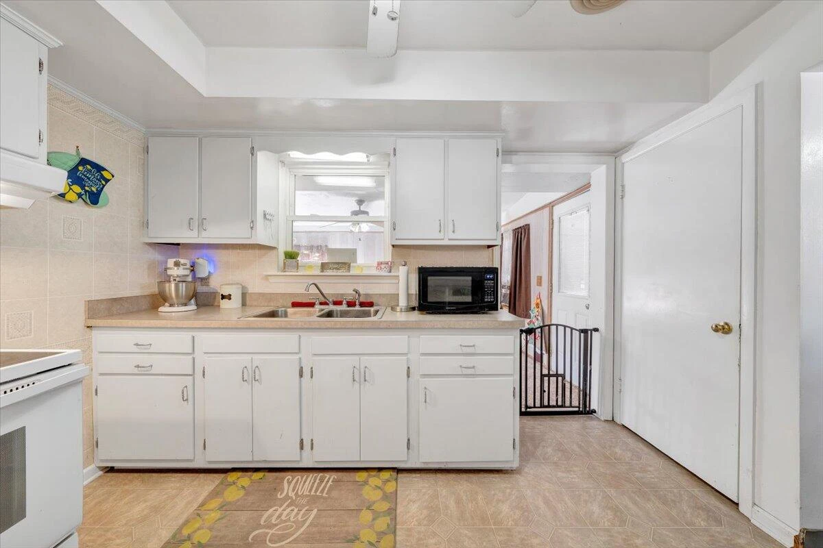 1019 Rosemary AVE - Photo 12