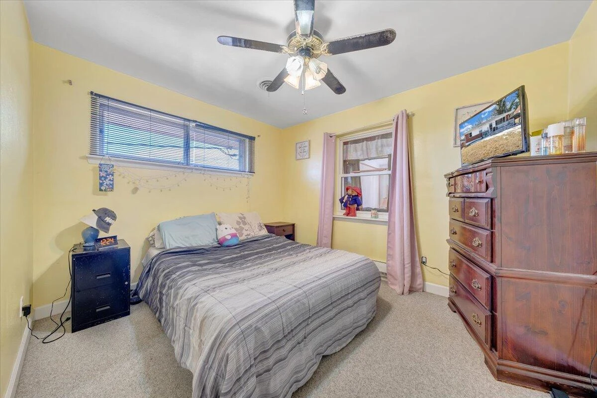 1019 Rosemary AVE - Photo 17
