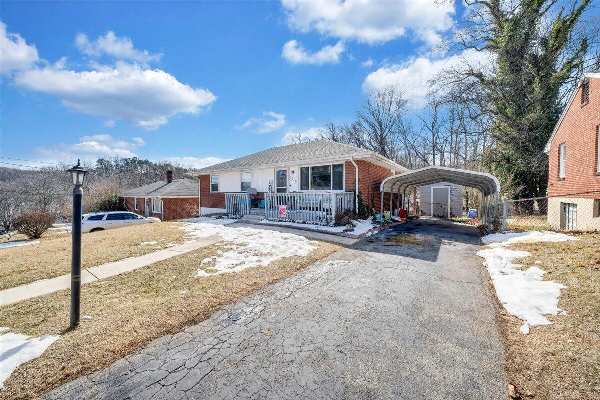 1019 Rosemary AVE - Photo 2