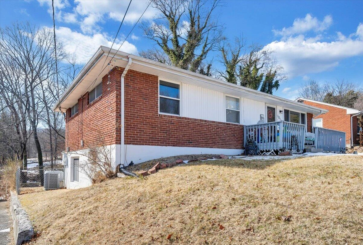 1019 Rosemary AVE - Photo 3