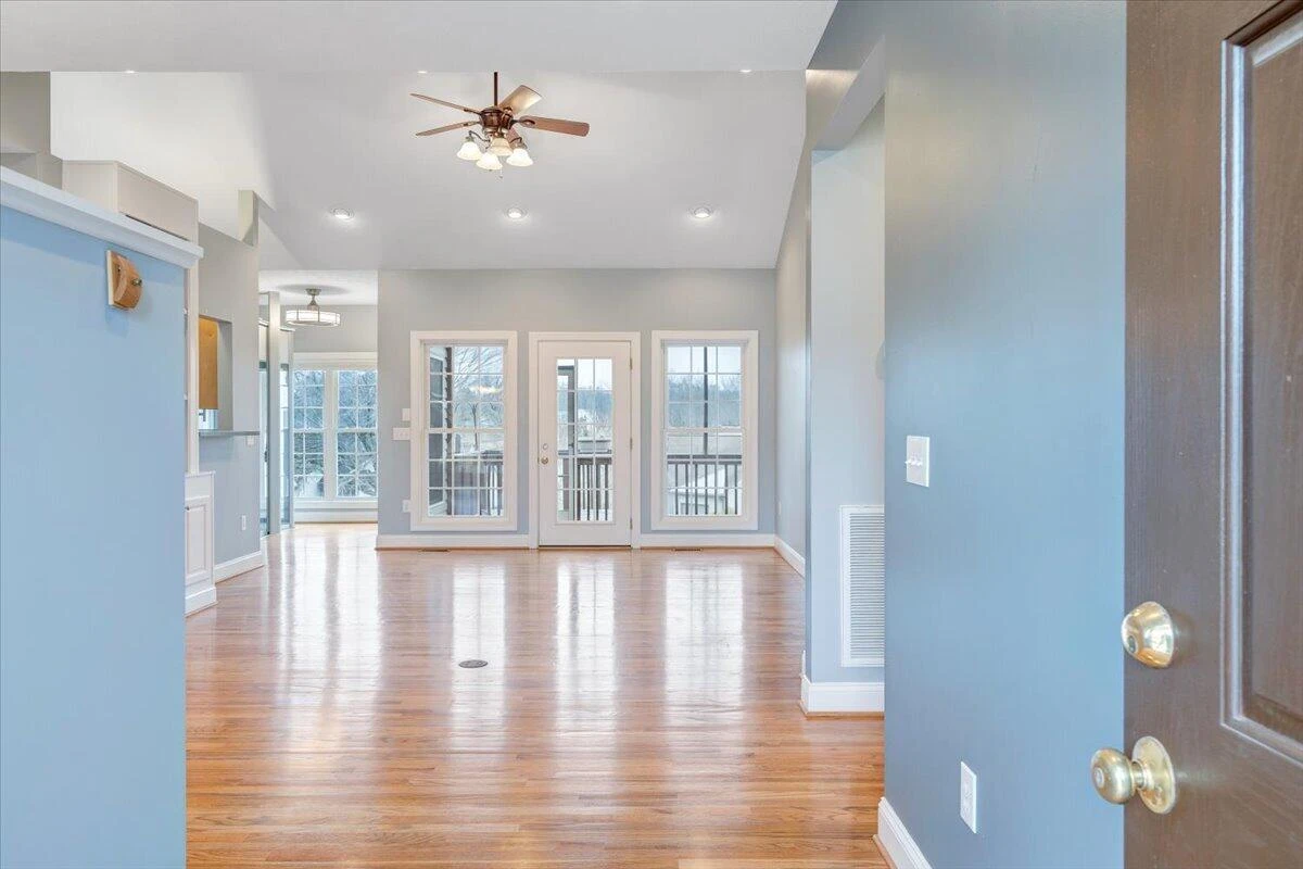 275 Chestnut Creek DR - Photo 10