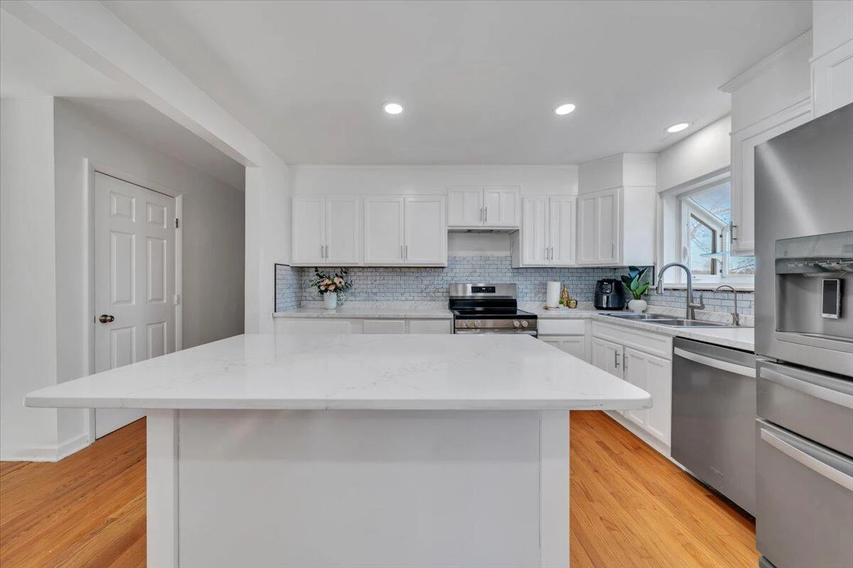 5572 Ambassador DR - Photo 14