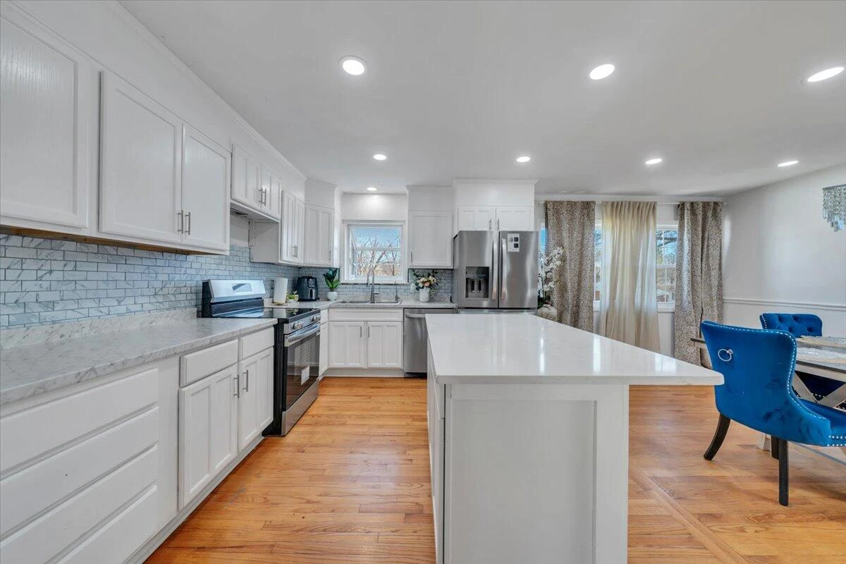 5572 Ambassador DR - Photo 16