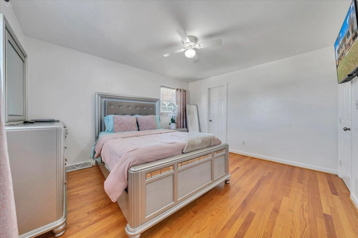 5572 Ambassador DR - Photo 19