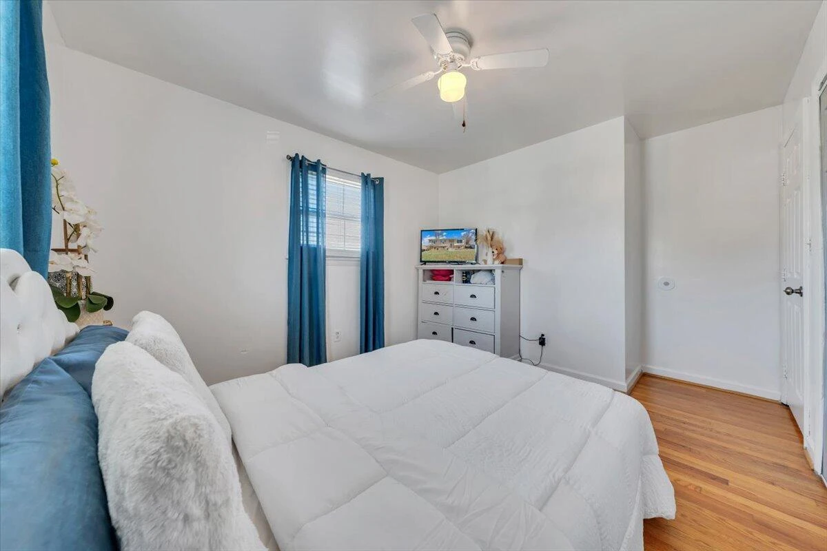 5572 Ambassador DR - Photo 25