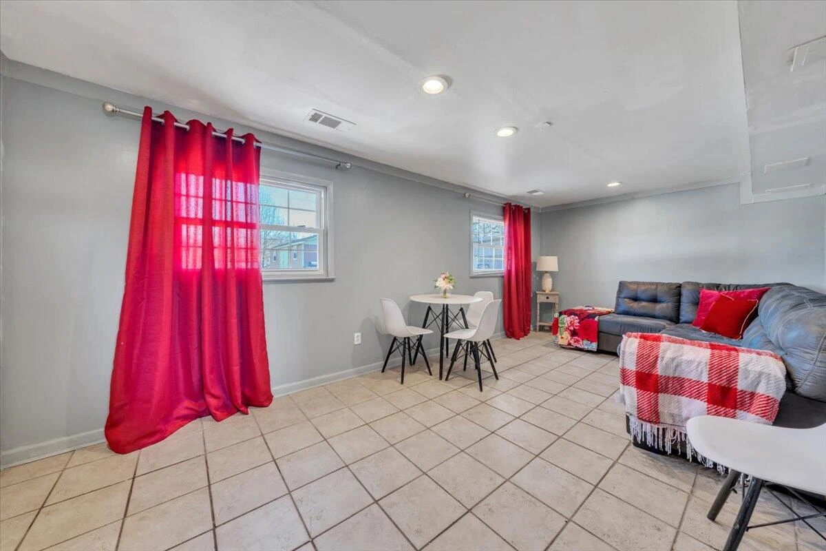 5572 Ambassador DR - Photo 30
