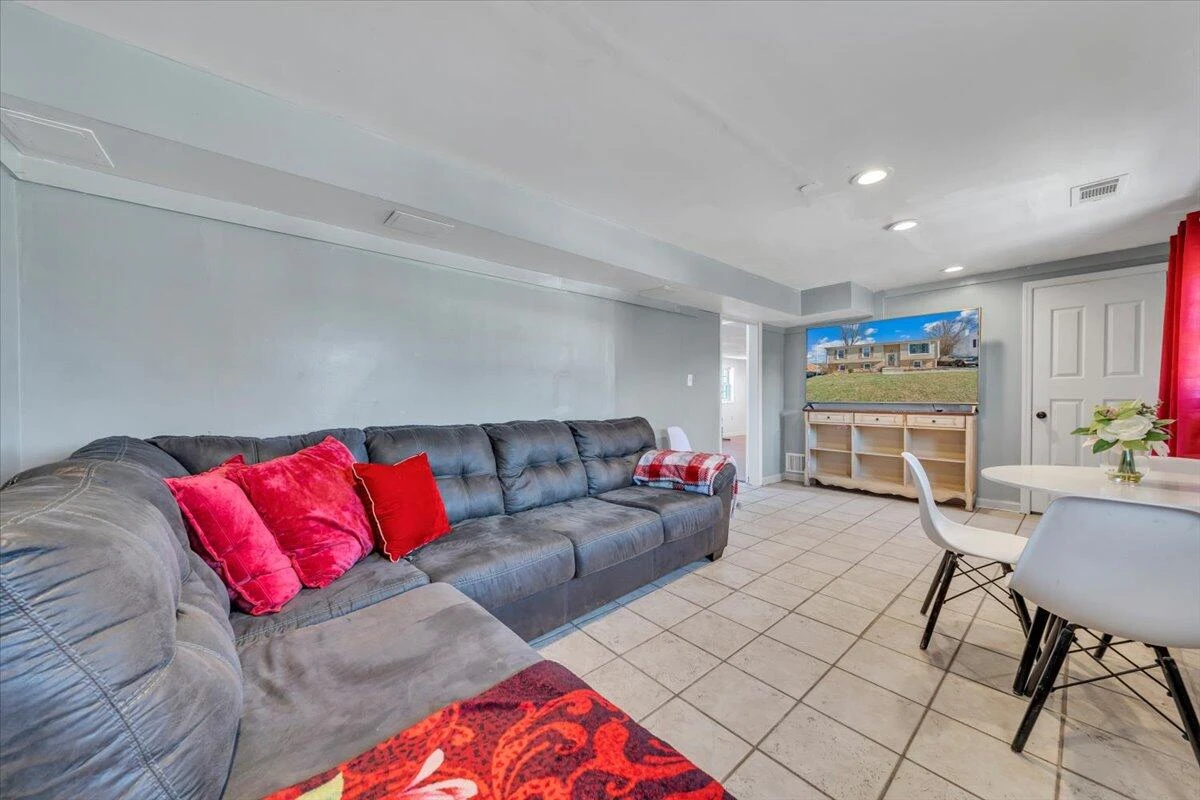 5572 Ambassador DR - Photo 32