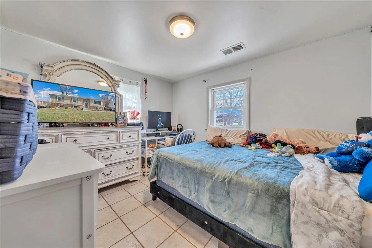 5572 Ambassador DR - Photo 36