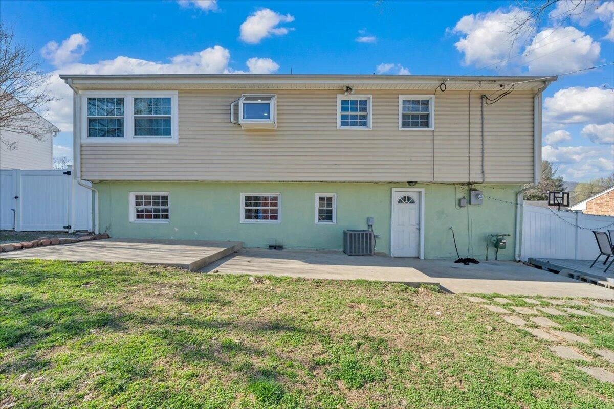 5572 Ambassador DR - Photo 46