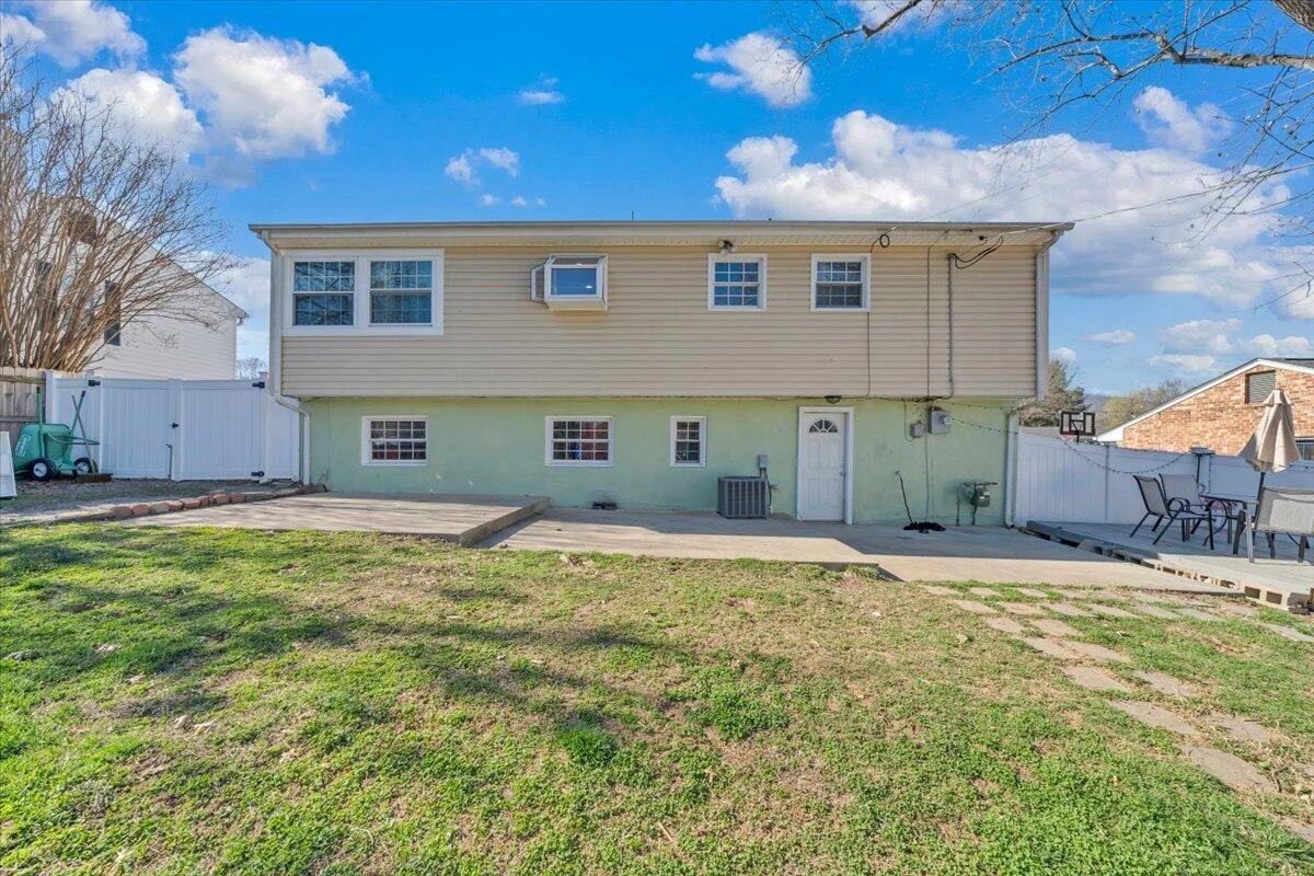 5572 Ambassador DR - Photo 47