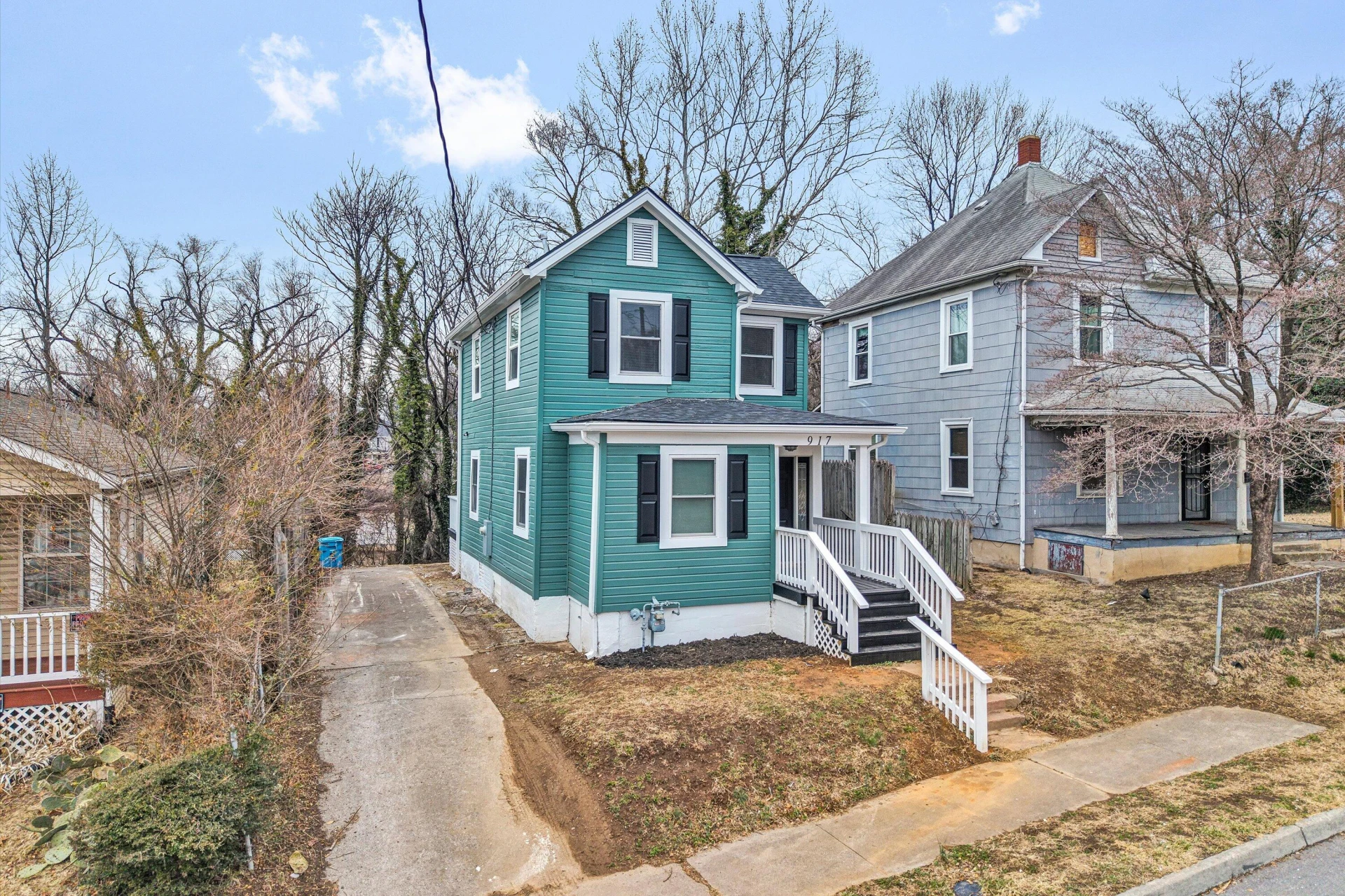 917 McDowell AVE - Photo 2