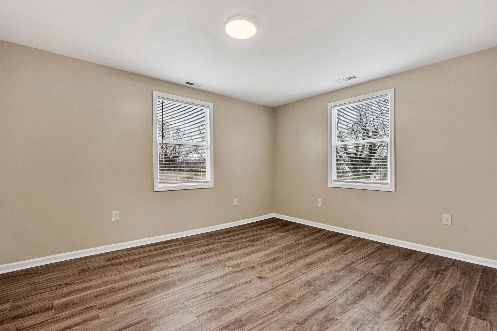 917 McDowell AVE - Photo 22